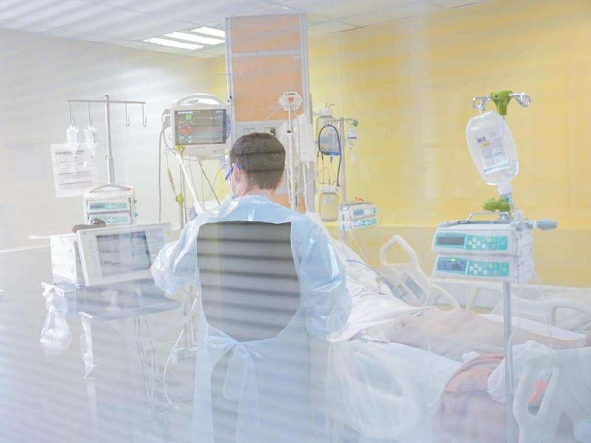 Disminuye la cifra de personas hospitalizadas, pero se mantiene el número de pacientes en estado crítico