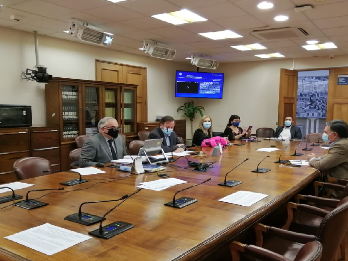 Crearán mesa de trabajo para buscar acuerdo sobre “retiro” de fondos de rentas vitaliciasLas y los diputados de la Comisión de Constitución tomaron el acuerdo considerando las divergencias y apoyos que existen en torno a la iniciativ