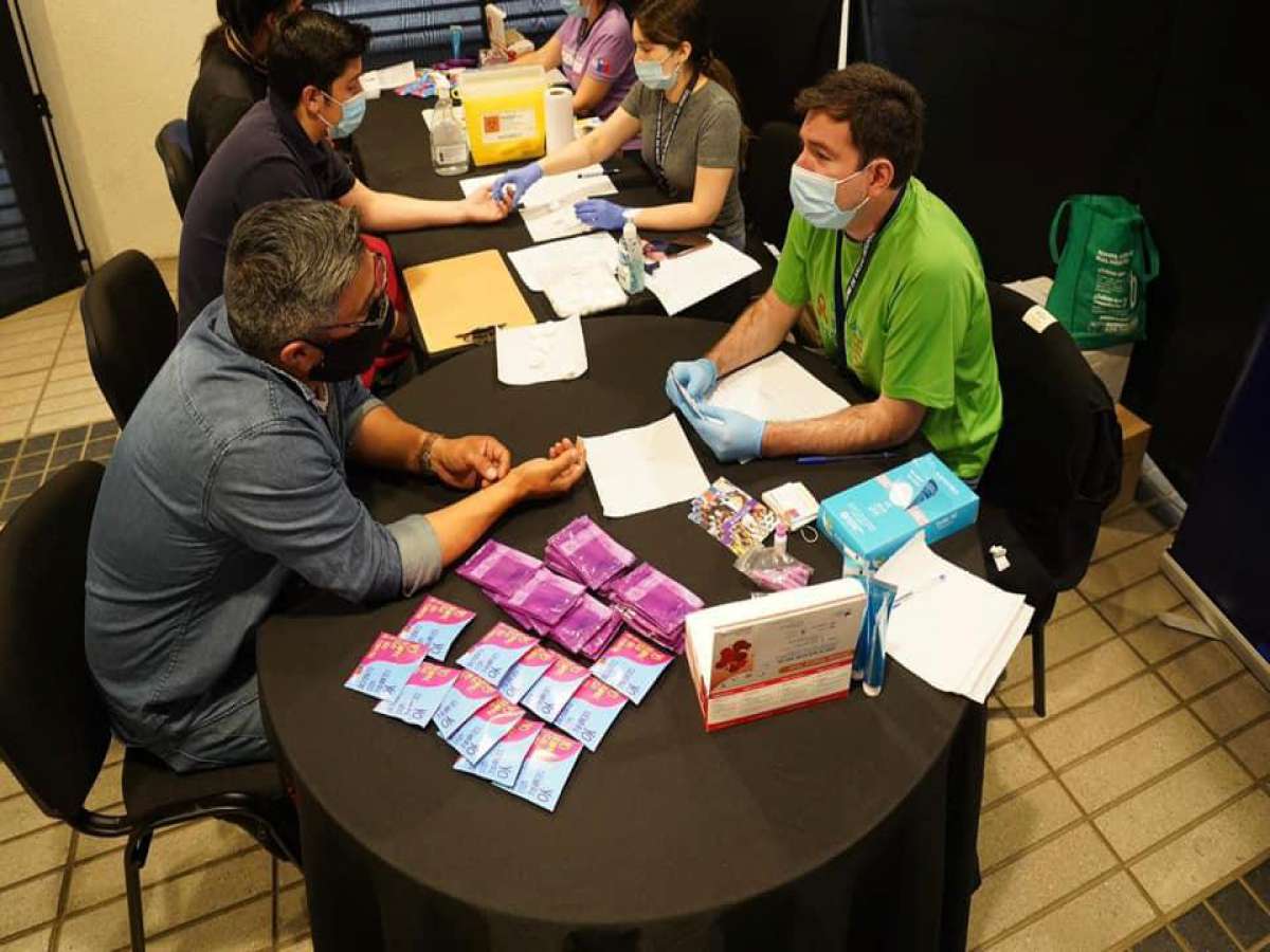 En Día Mundial de la Lucha contra el Sida jóvenes acceden a test rápidos de VIH en Chillán