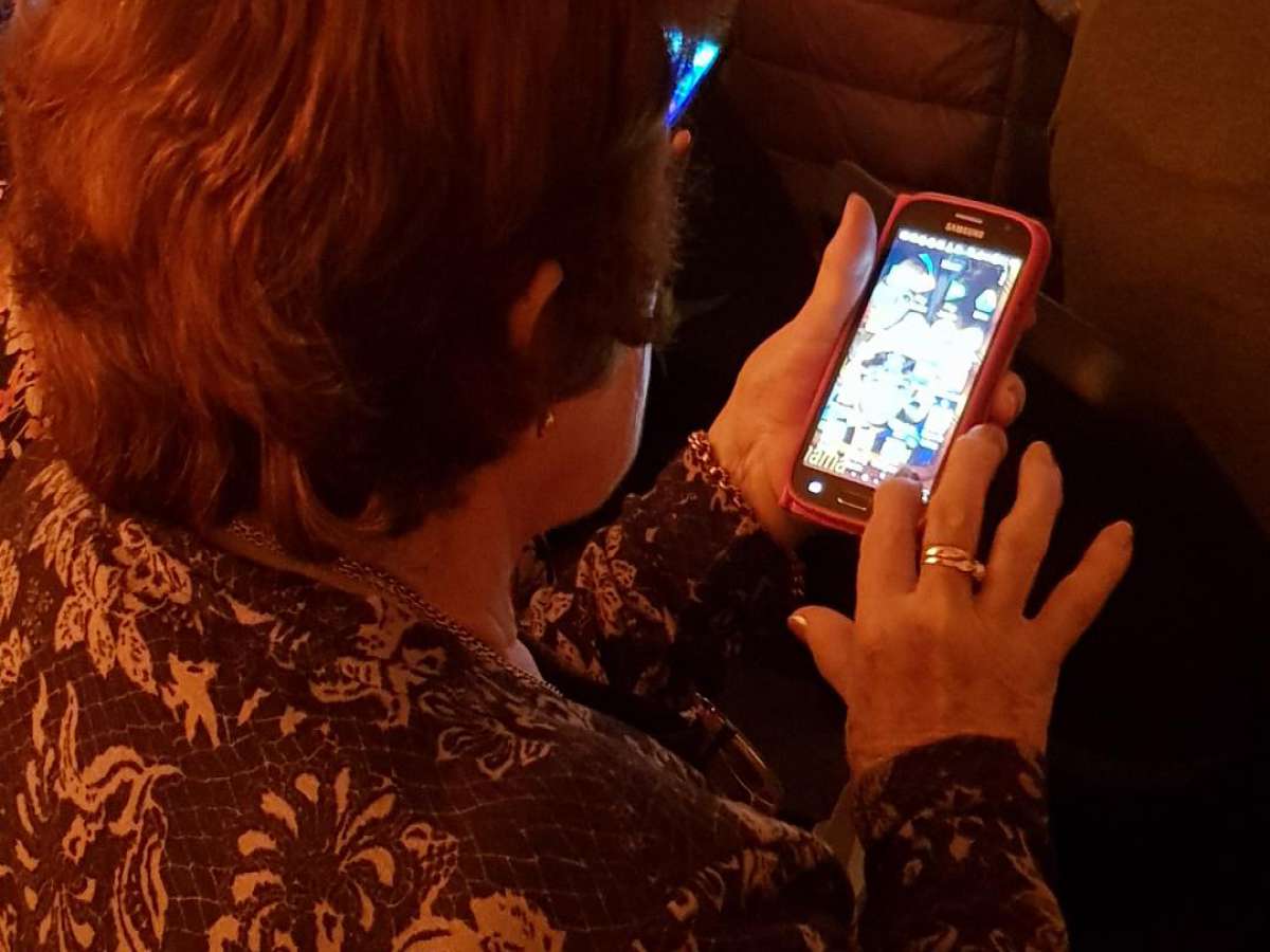 Postulación a celulares para adultos mayores vulnerables se amplió hasta el 11 de diciembre
