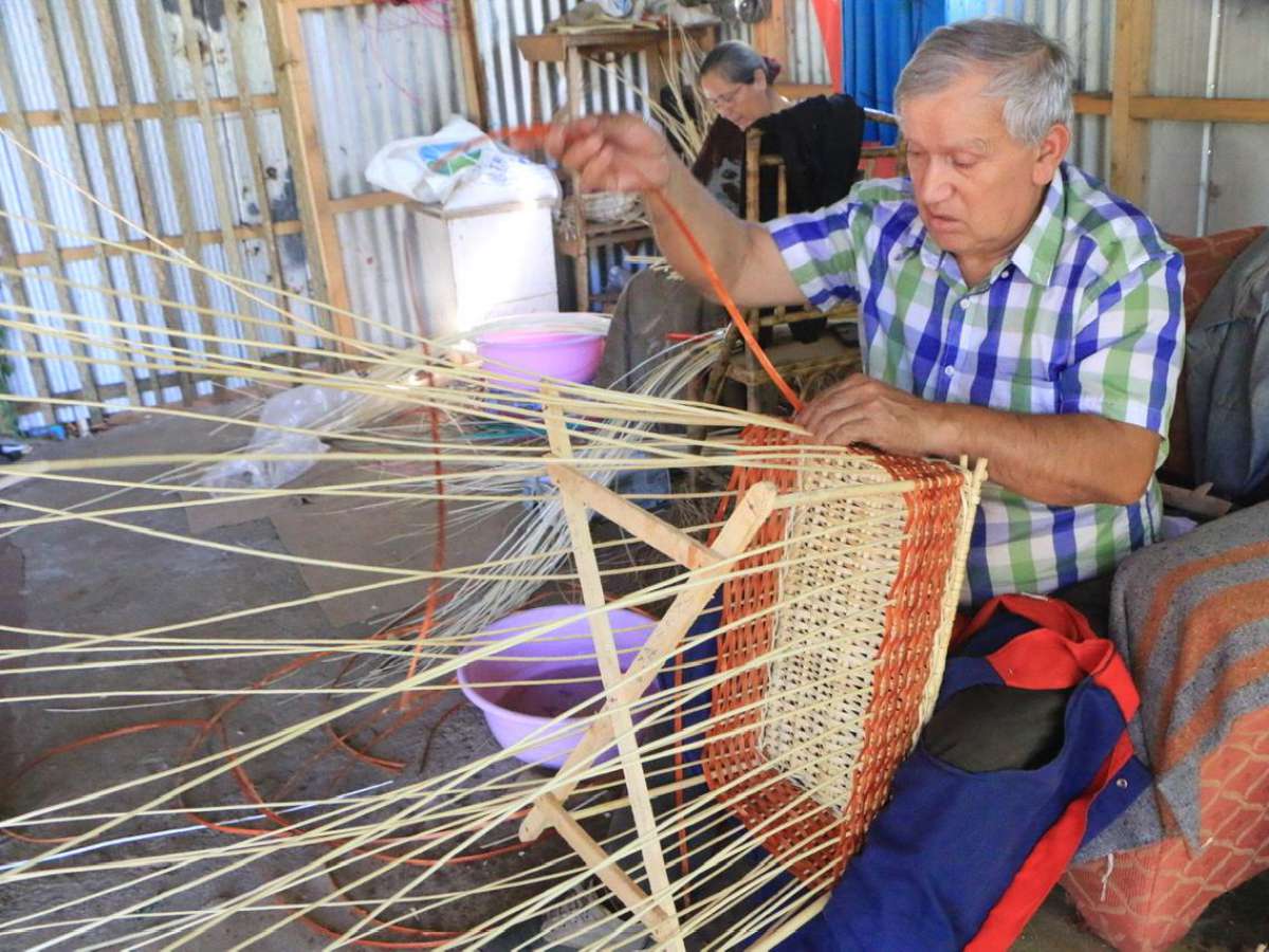 Ferias Virtuales de Artesanía culminan con el trabajo de artesanos en mimbre de Coihueco 