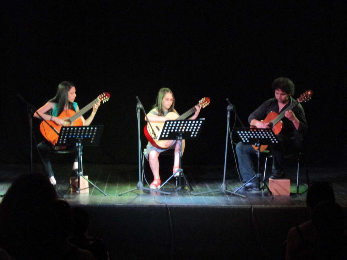 Quinteto de guitarra clásica estrena un  video en youtube de la Escuela Artística