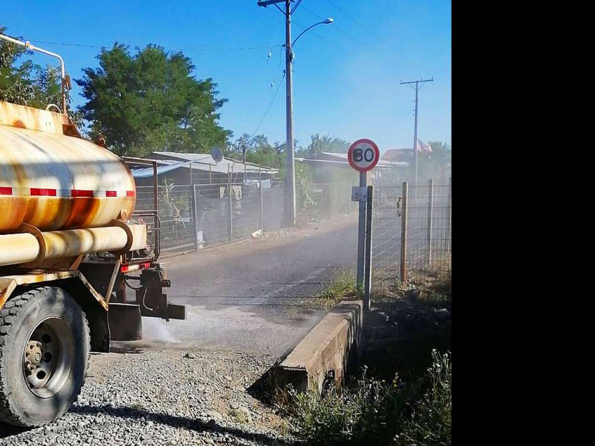 DOM Chillán prosigue aplicación de ‘matapolvo’ en calles y caminos