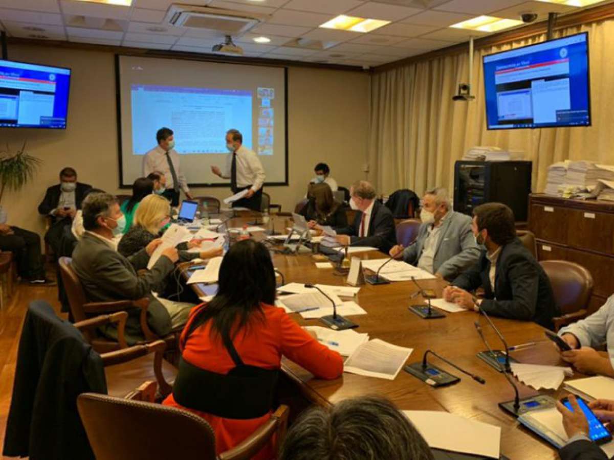 Comisiones aprobaron nuevo bono clase media y préstamo solidario