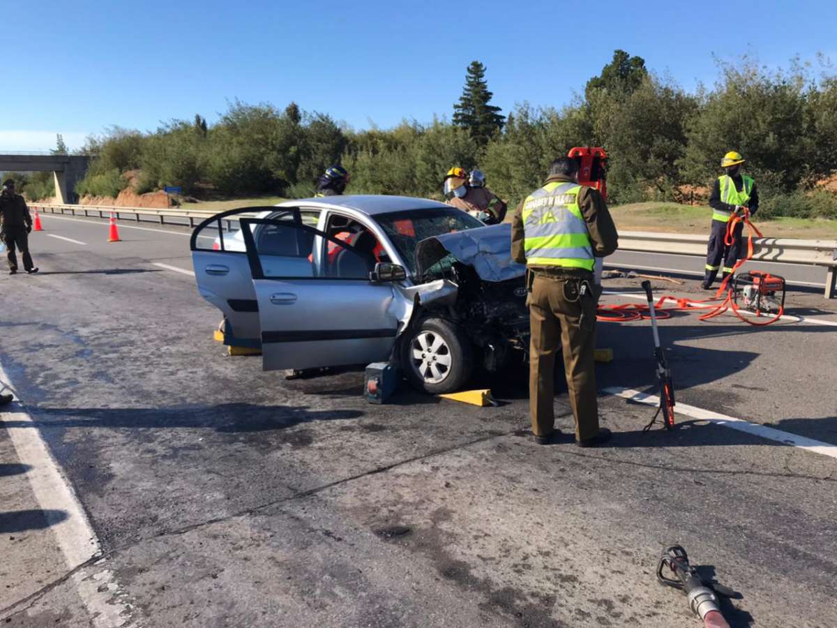 Carabineros de la SIAT Ñuble investiga causa del accidente que dejó a una conductora fallecida en Autopista del Itata