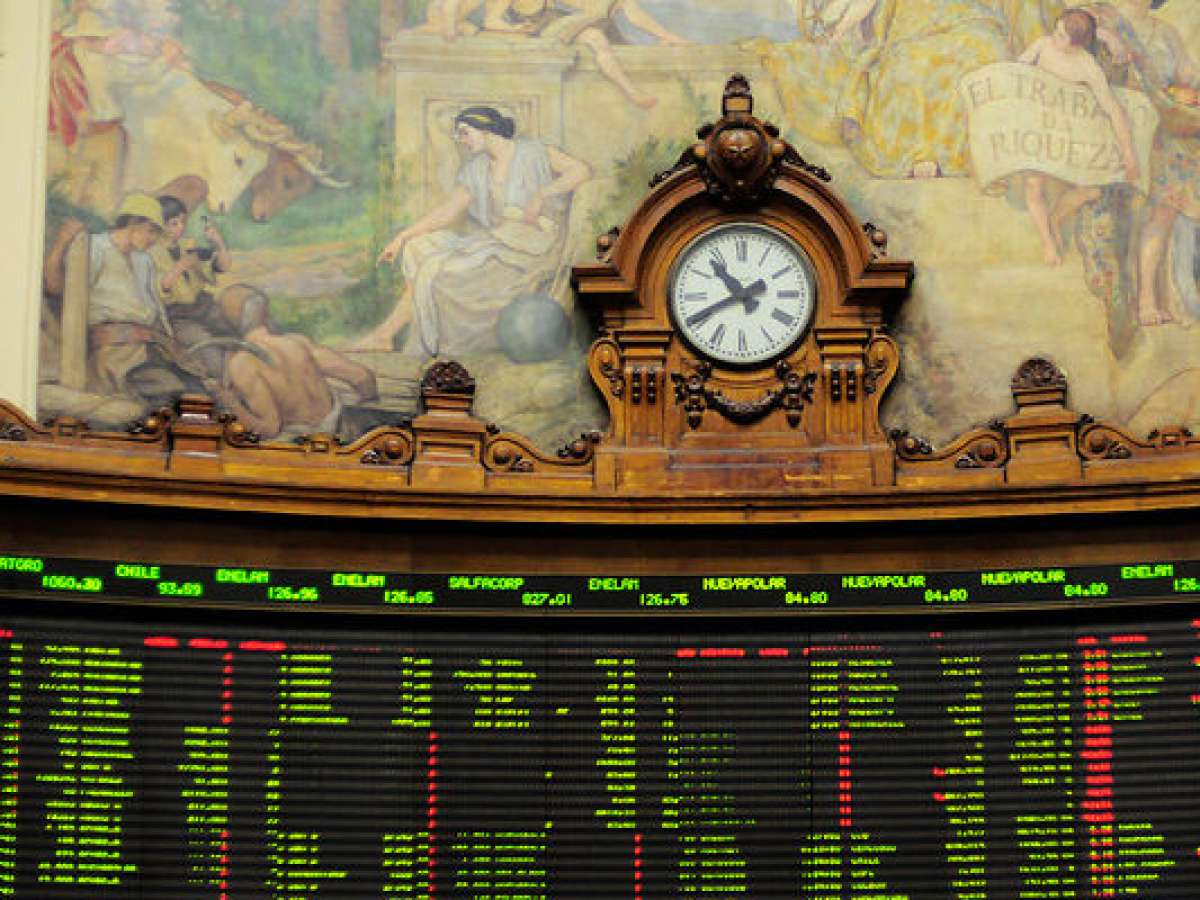 Bolsa de Santiago abre con su mayor caída en 14 meses y perdiendo todo lo ganado en 2021