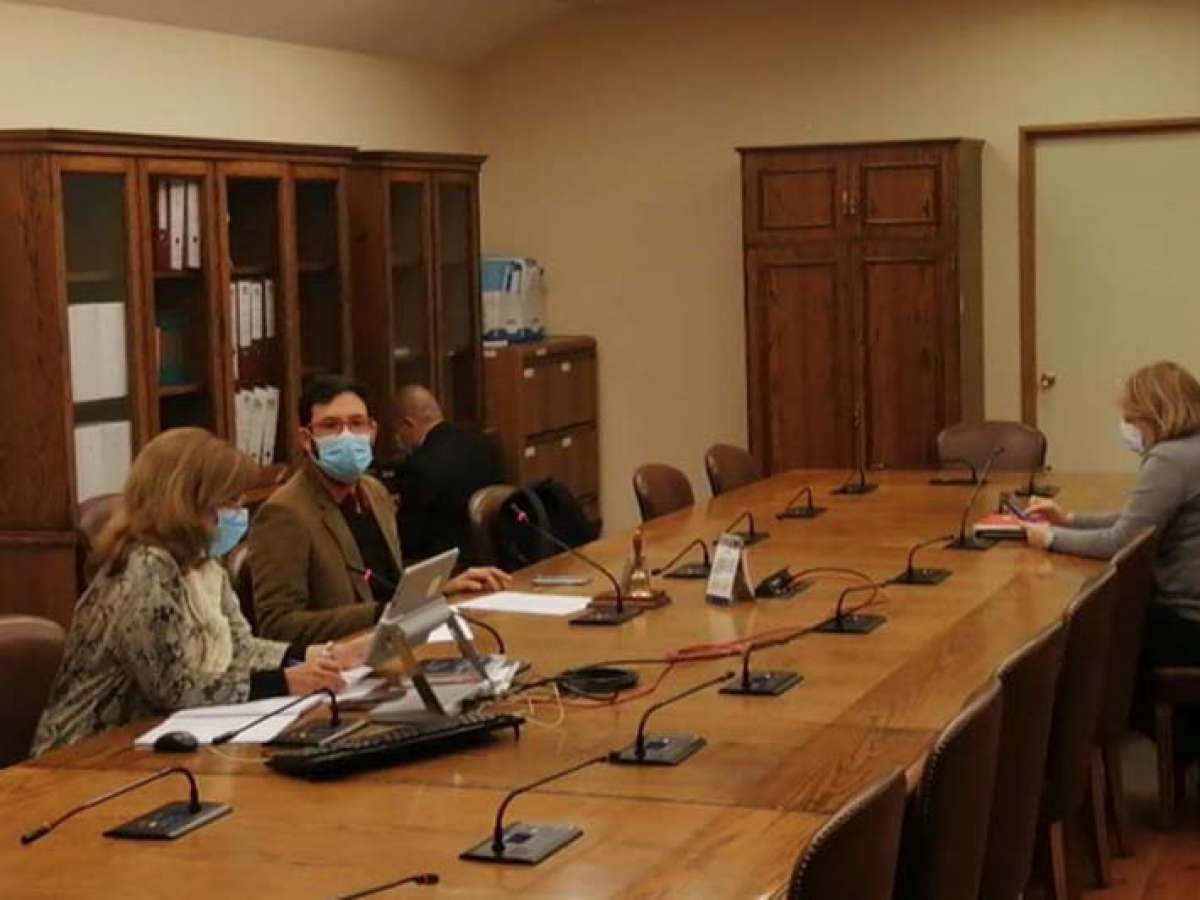 Vaporizadores: Comisión de Salud aprueba legislar venta de cigarrillos electrónicos