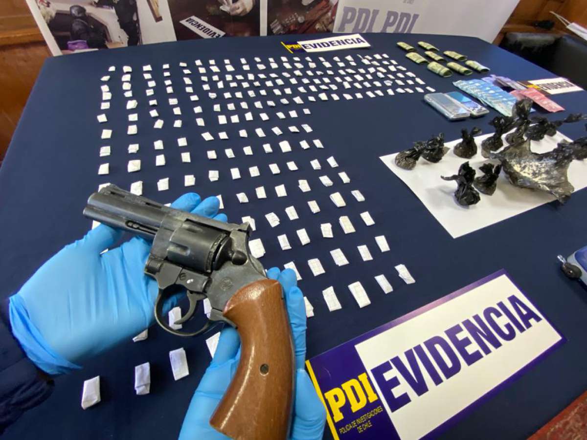 Carabineros del OS7 Ñuble detuvo a una mujer en Chillán por tráfico y le incautó cocaína y pasta base