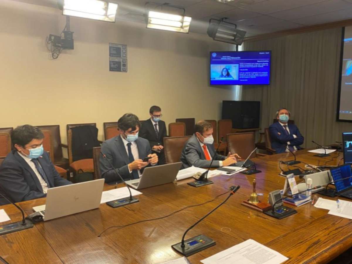 Comisión de Educación respaldó suspender el Simce y la Evaluación Docente 2021