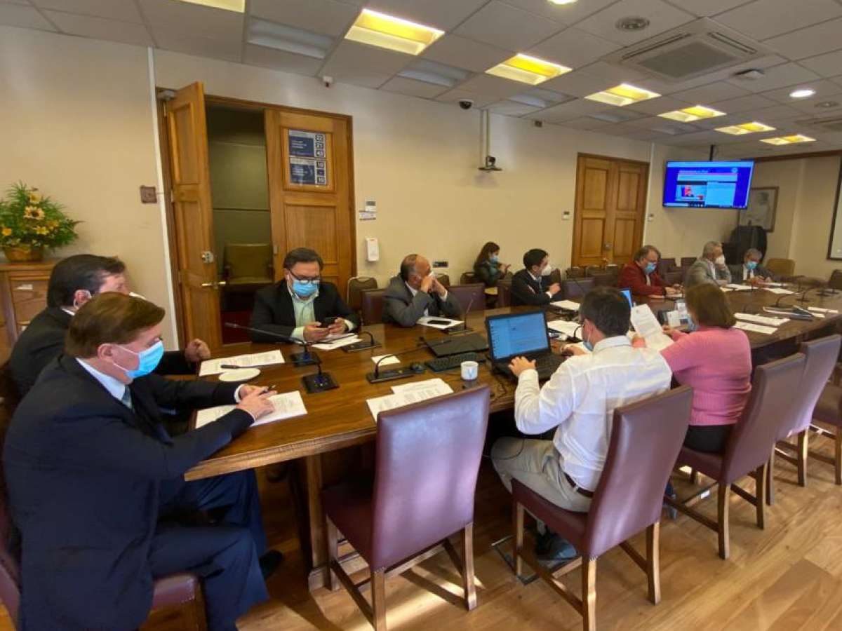 Bono alivio y reducción del impuesto a las gasolinas focalizaron debate en la Comisión de Hacienda  