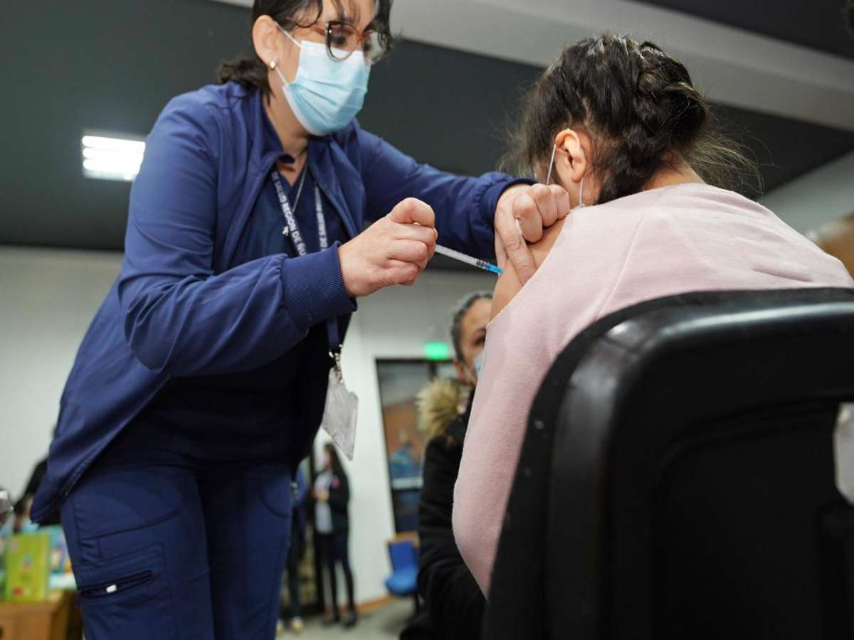  INICIAN VACUNACION A ADOLESCENTES CON COMORBILIDADES