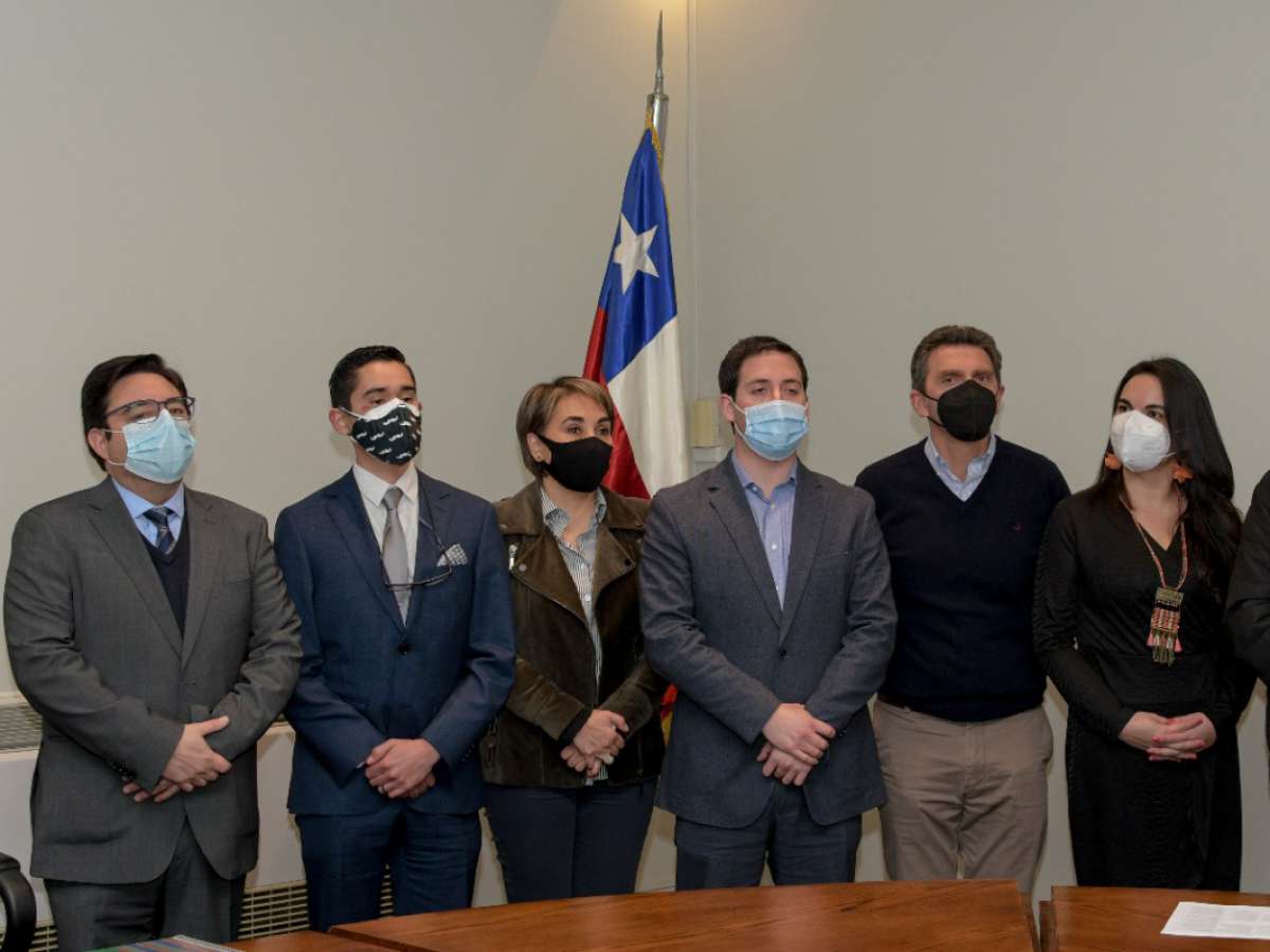 Alcalde Camilo Benavente presenta a su equipo directivo municipal