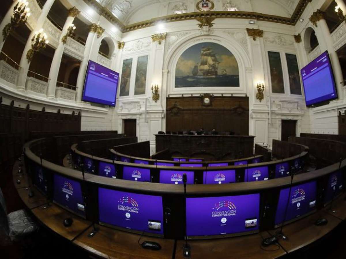 Instan a que TVN transmita por señal abierta las sesiones de la Convención Constitucional