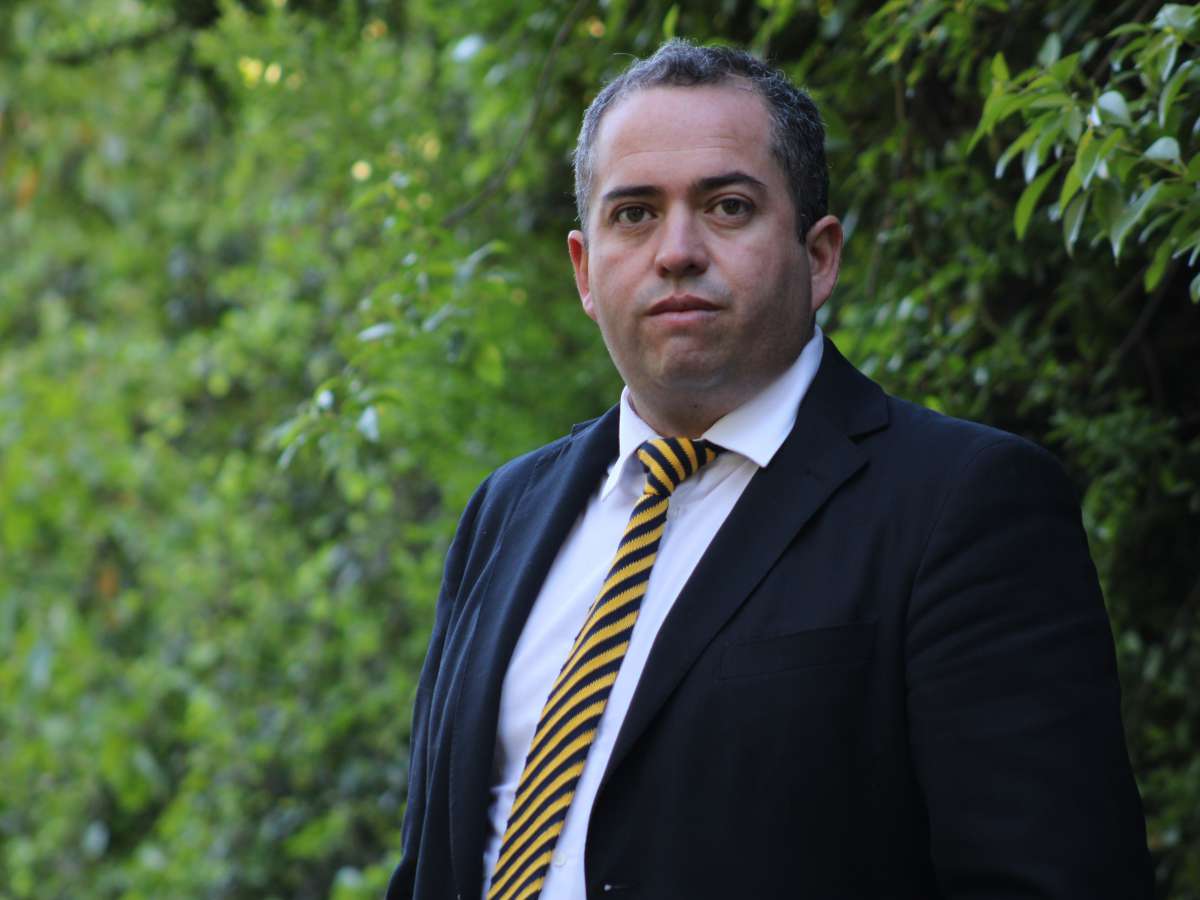 PRECANDIDATO A DIPUTADO EMPLAZA A DIRECTOR DE JUNAEB ÑUBLE POR NULA ENTREGA DE MATERIALES A ESTABLECIMIENTOS EDUCACIONALES