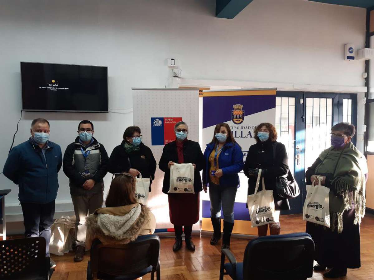 Tutoras de residencias estudiantiles de Chillán se capacitan en buen uso de la energía  