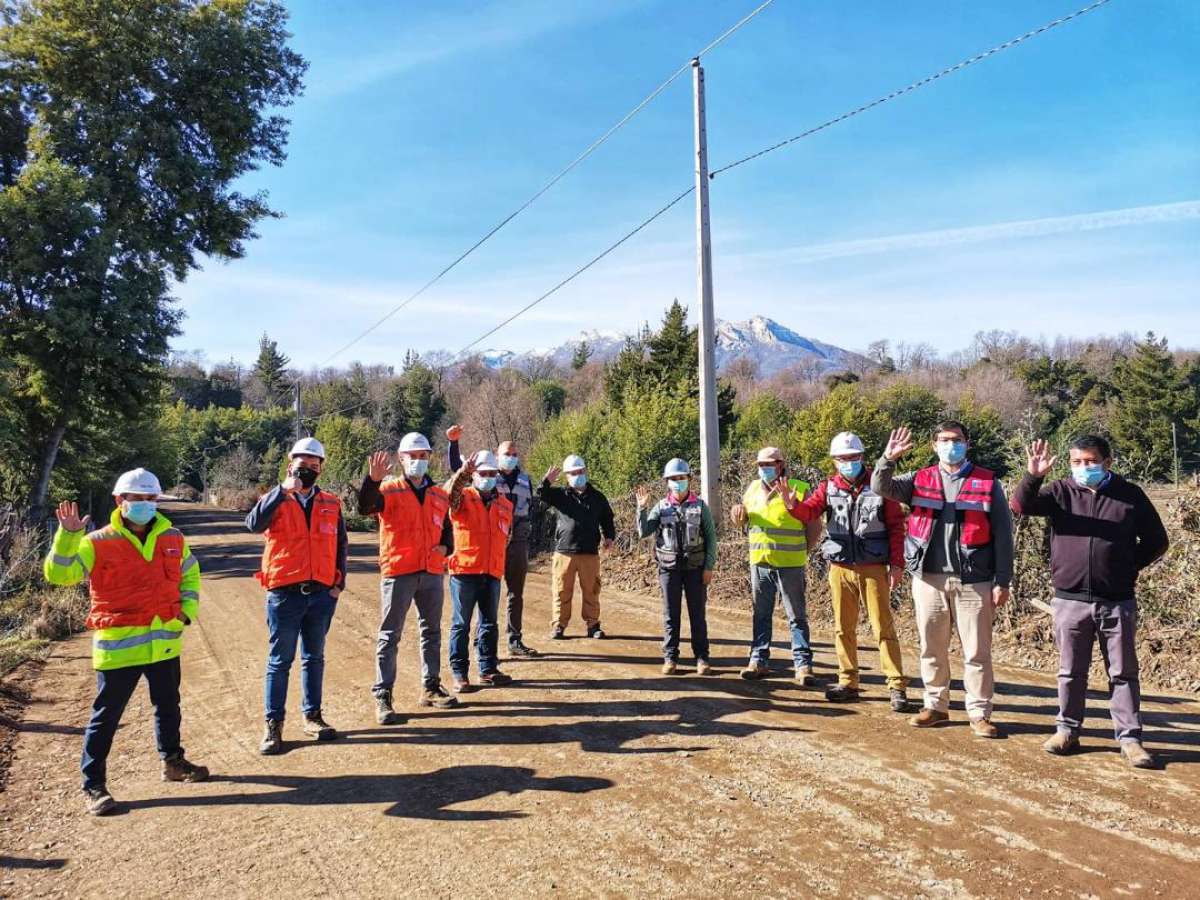 Con trabajadores locales avanza pavimentación de más de 12 km en San Fabián