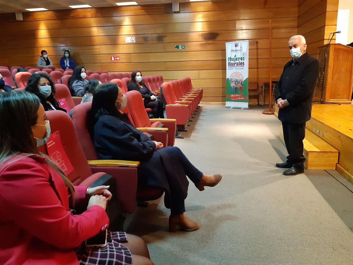 Yungayinas se certifican en talleres digitales que fortalecieron su autonomía física, económica y para la toma de decisiones
