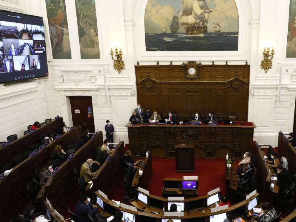 Poner límite a la “abstención” generó debate en la comisión de Reglamento de la CC