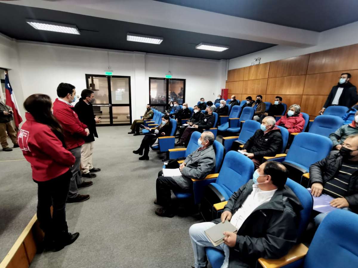 Autoridades se reúnen con gremios del comercio y transporte público para coordinar y restablecer los flujos de la intercomuna