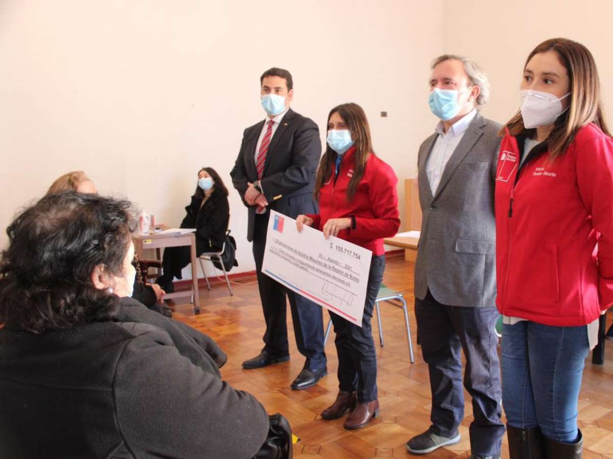 AUTORIDADES ENTREGAN MÁS DE 155 MILLONES PARA PROYECTOS DEL FONDO NACIONAL DEL ADULTO MAYOR LINEA AUTOGESTIONADOS 2021