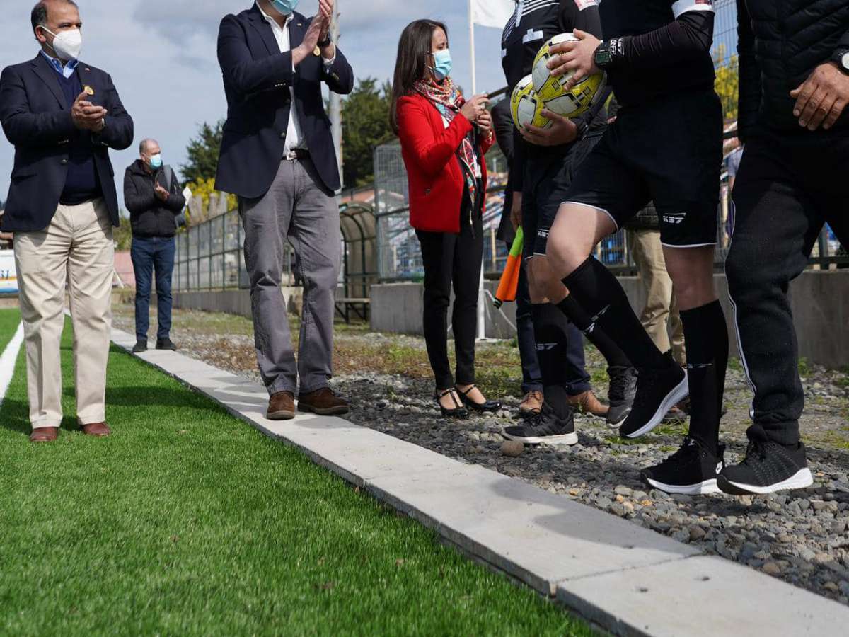 Autoridades regionales inauguran remodelado Estadio Municipal de Portezuelo