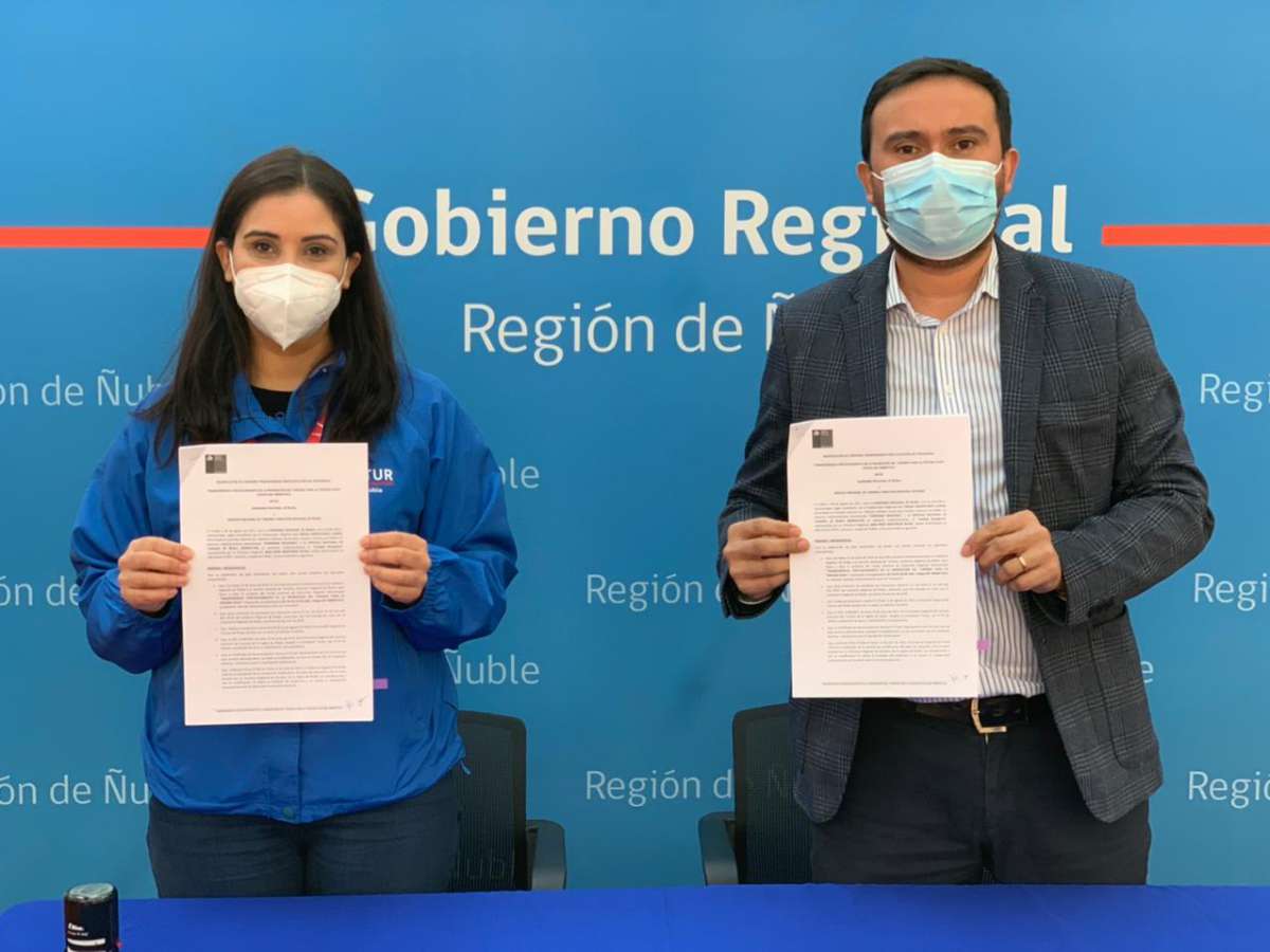 Gobernador Crisóstomo y Sernatur firman convenio para reactivar viajes de la tercera edad en Ñuble