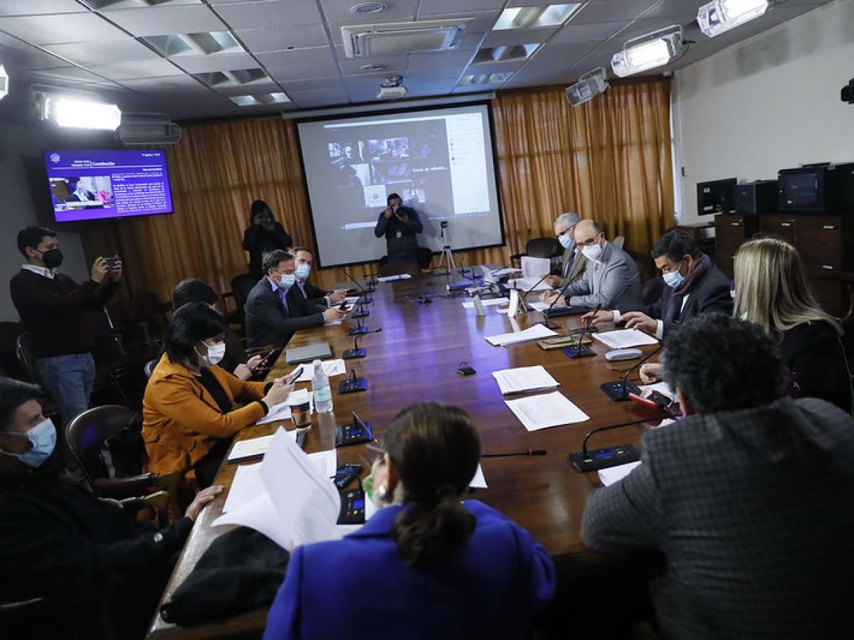 Cuarto retiro: Constitución fusionará mociones que permiten retiro de fondos previsionales