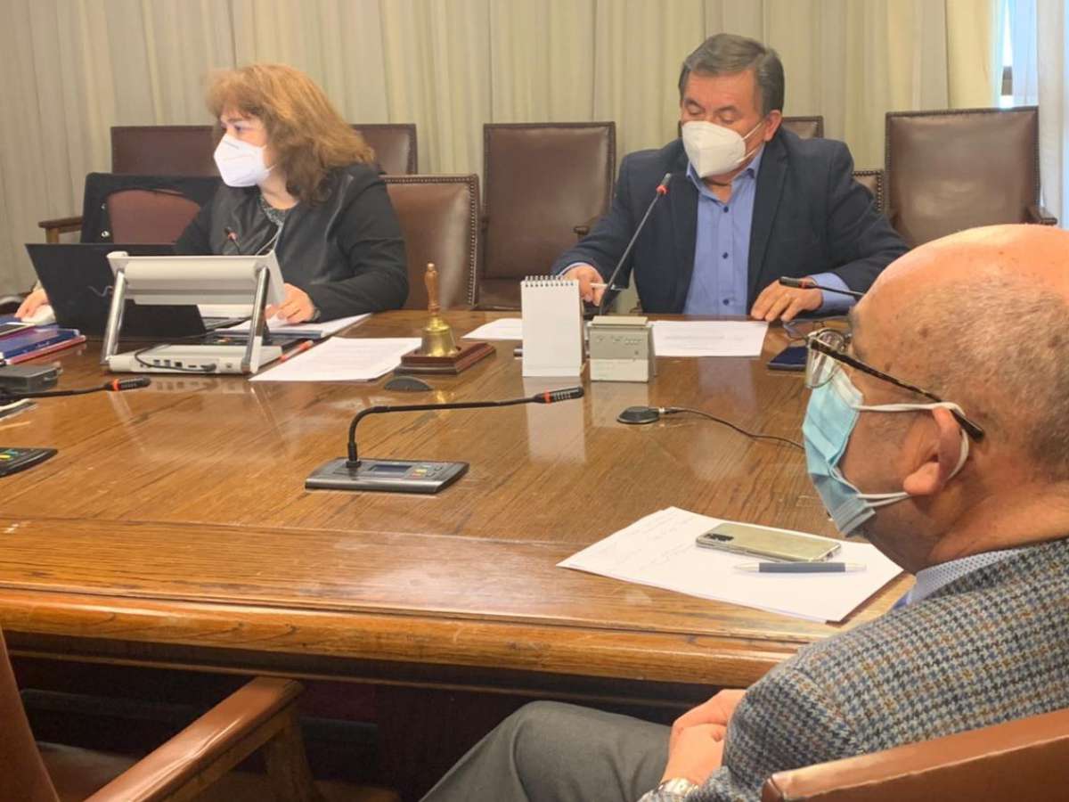 Proyecto que otorga titularidad a docentes a contrata es despachado a la Sala