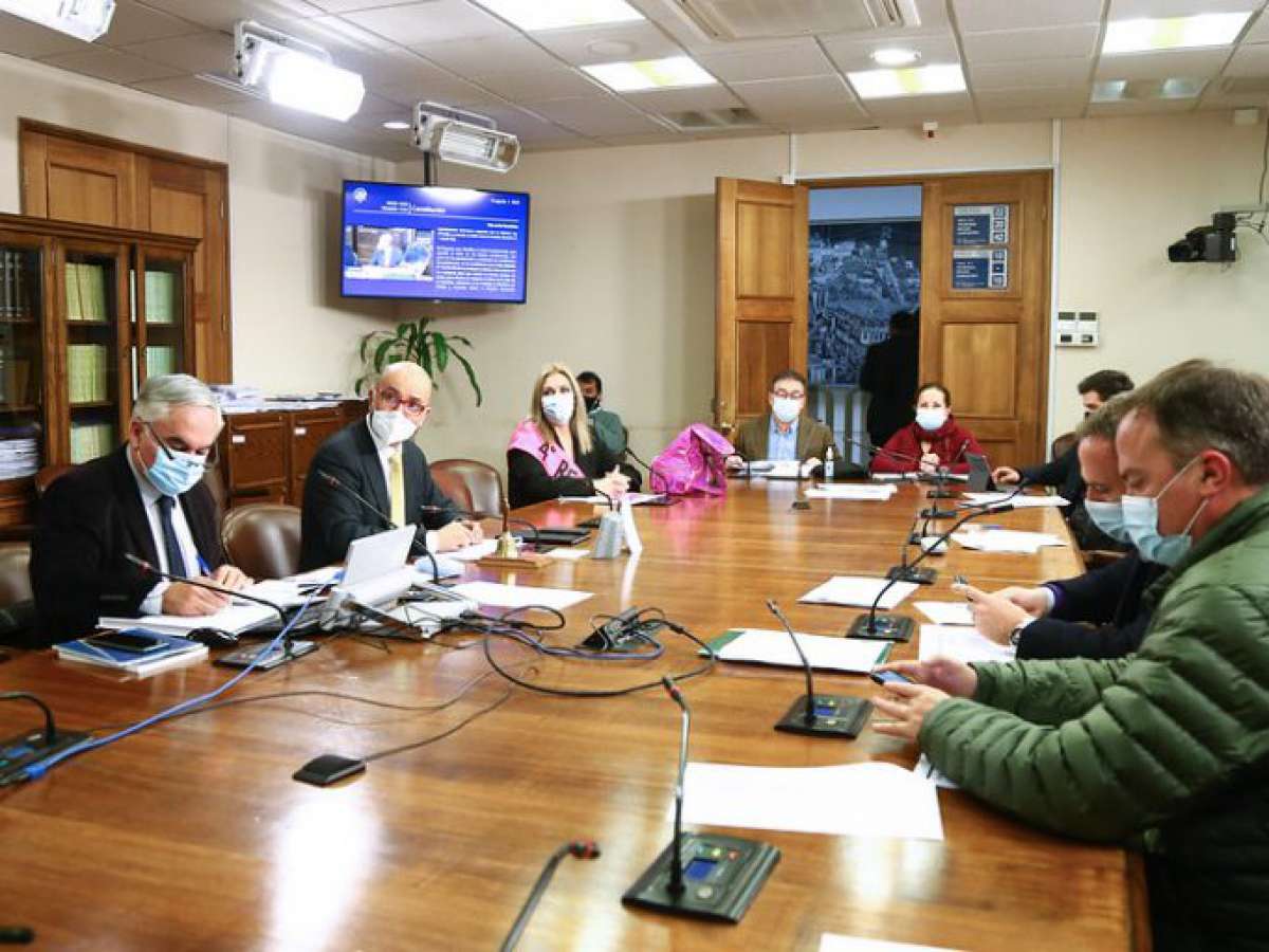 Abordan efectos de las propuestas que autorizan un cuarto retiro de fondos de pensiones