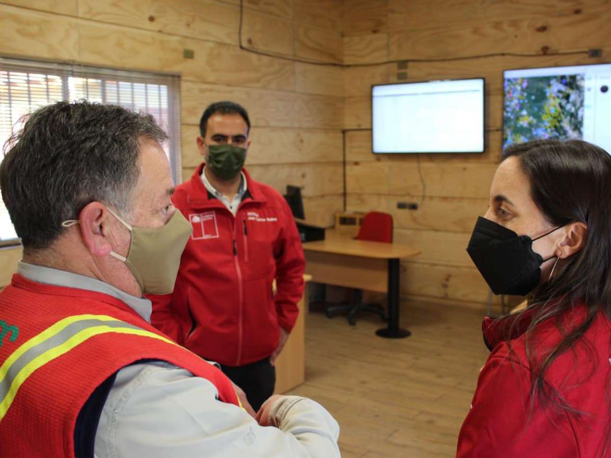 Ministra de agricultura comprobó en terreno mejoramientos de bases de brigada en la región