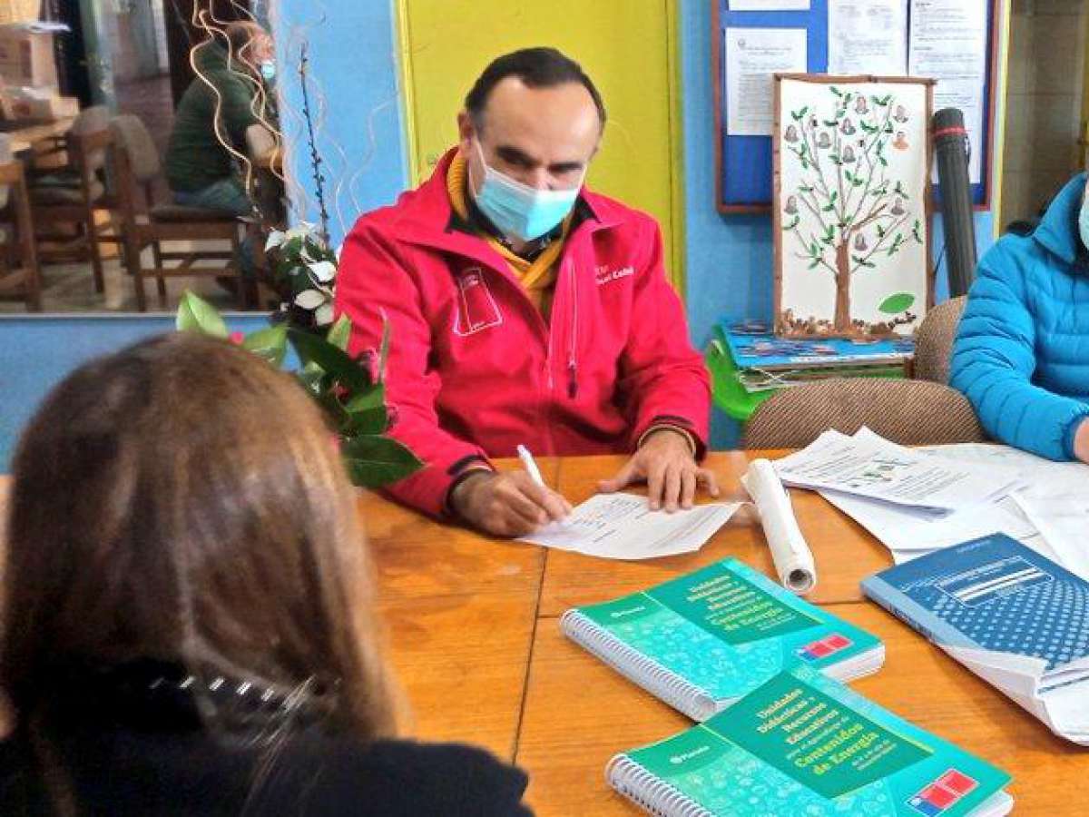 Entregan material pedagógico a escuela de Coihueco para aprendizaje de contenido de energía