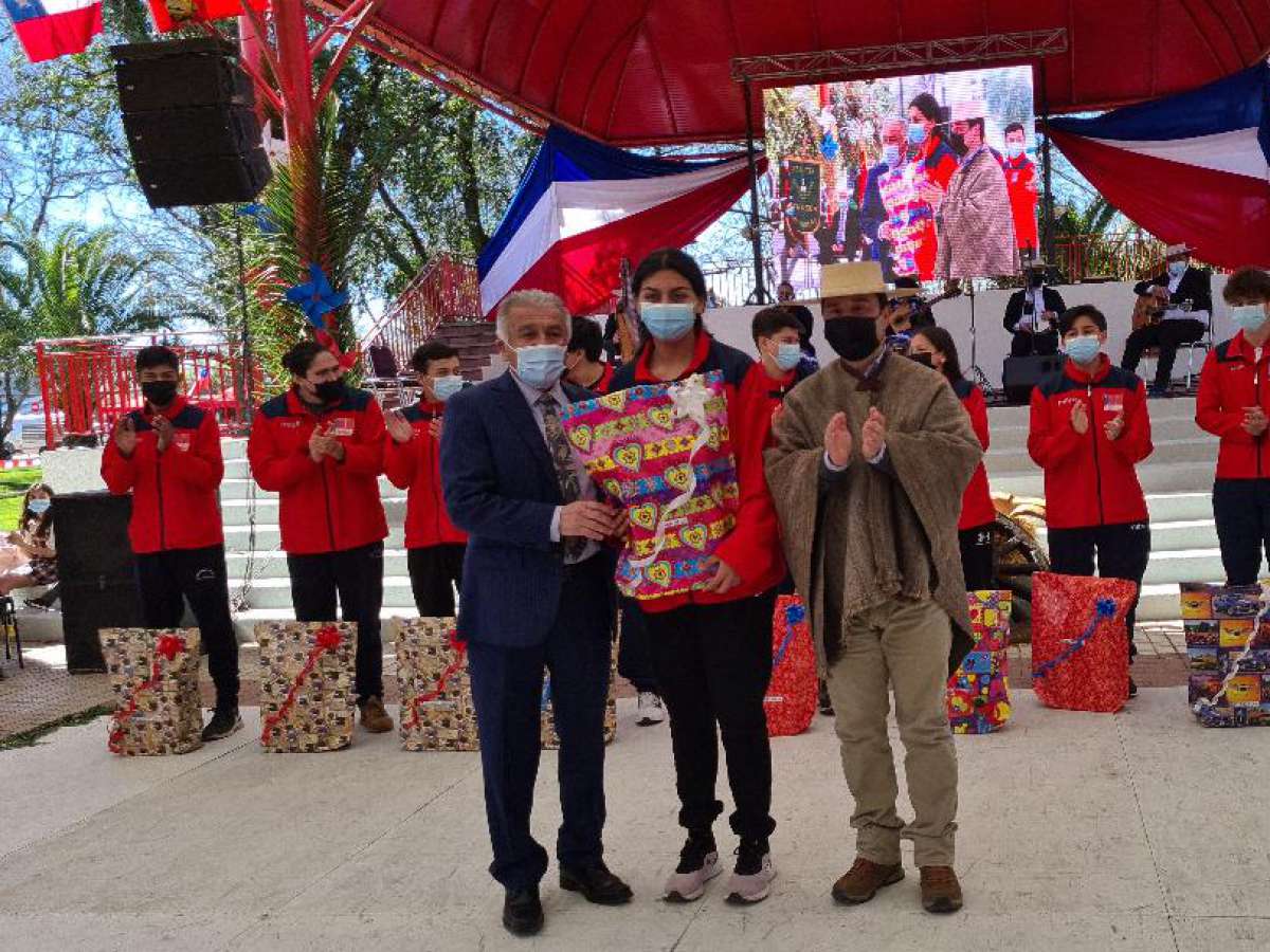San Nicolás: Reconocen talentos deportivos en celebración de Fiestas Patrias