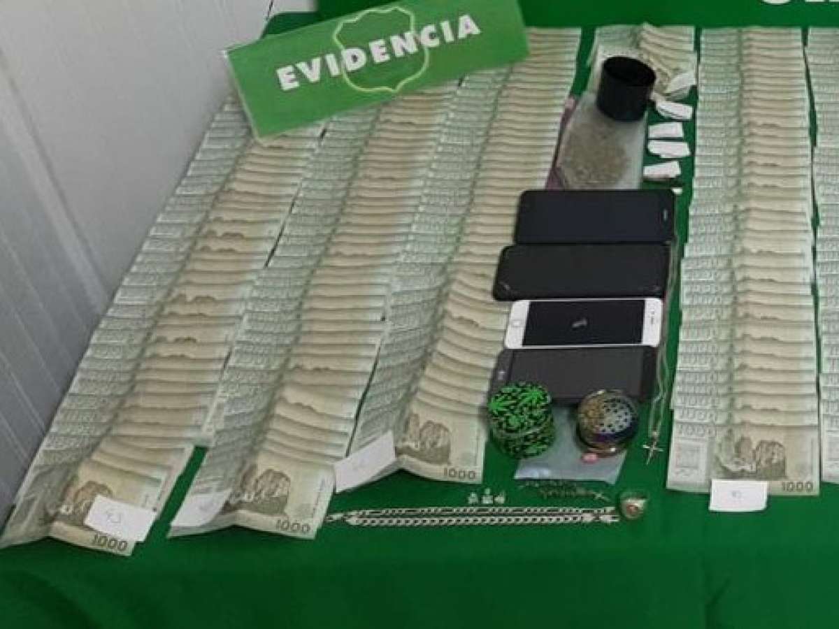 Carabineros detuvo en Bulnes a cuatro personas que circulaban en auto robado y portando droga