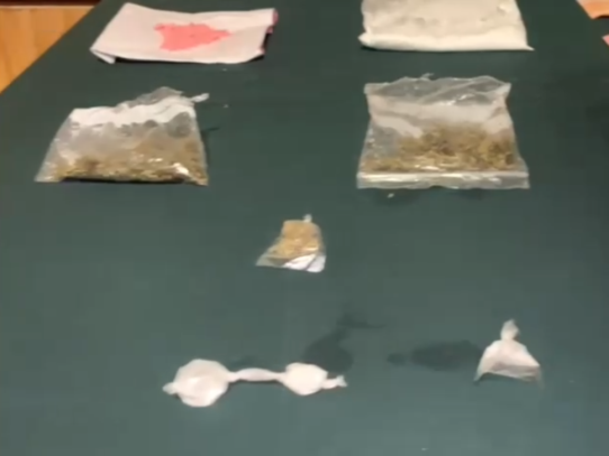 Carabineros del OS7 Ñuble detuvo en Bulnes a sujeto que comercializaba cocaína y otras drogas en su domicilio