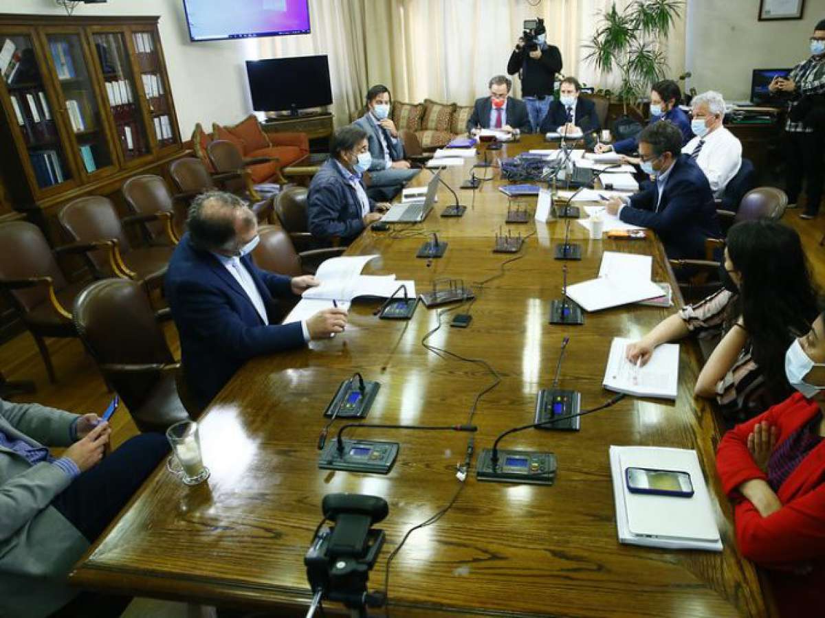 Comisión de Trabajo despachó a su par de Hacienda la ley corta de pensiones