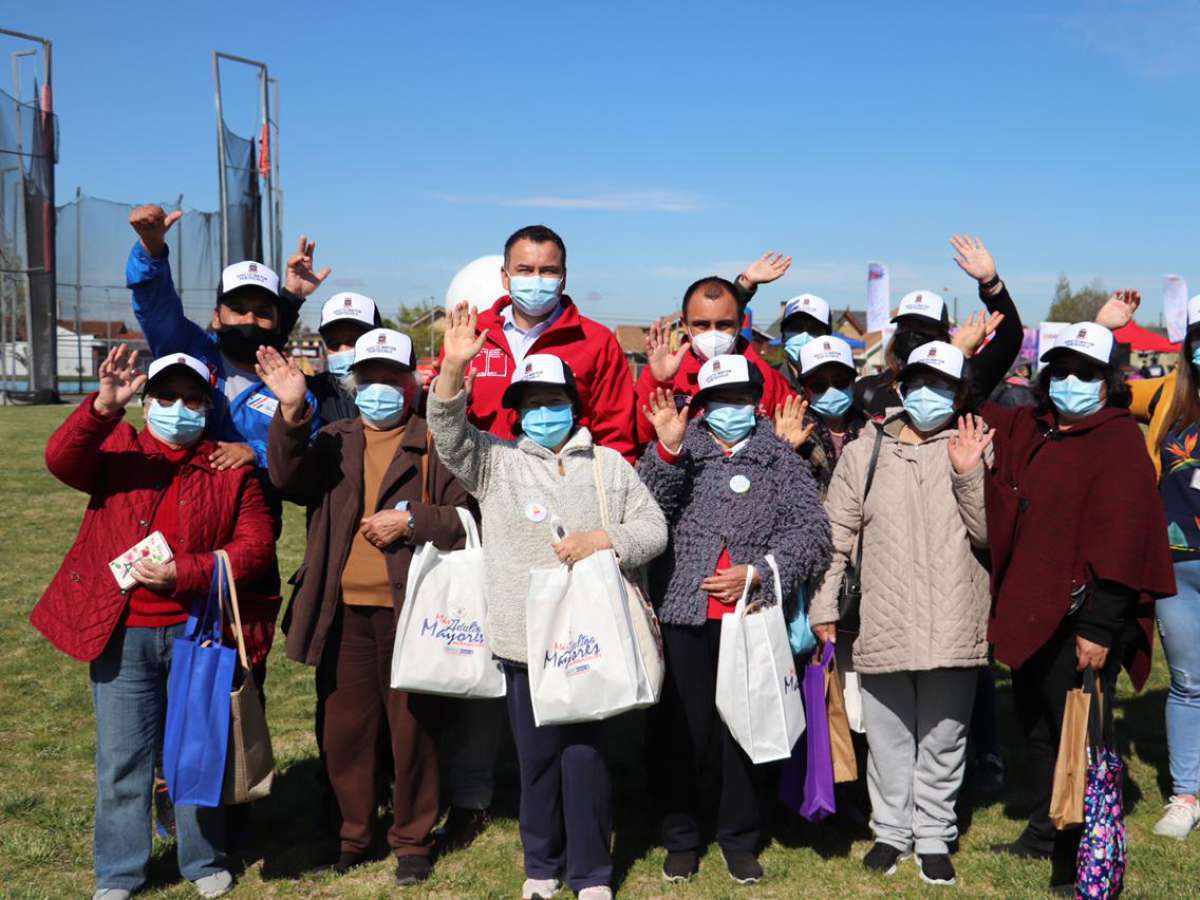 Celebran inicio del mes del adulto mayor con más de 800 personas en Quilamapu 