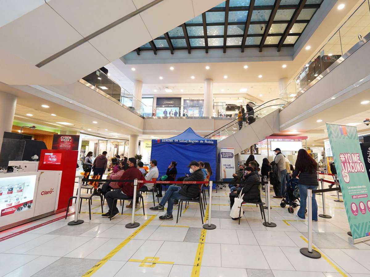 Más de 3 mil personas se han inoculado contra el Covid en vacunatorio del Mall Arauco Chillán