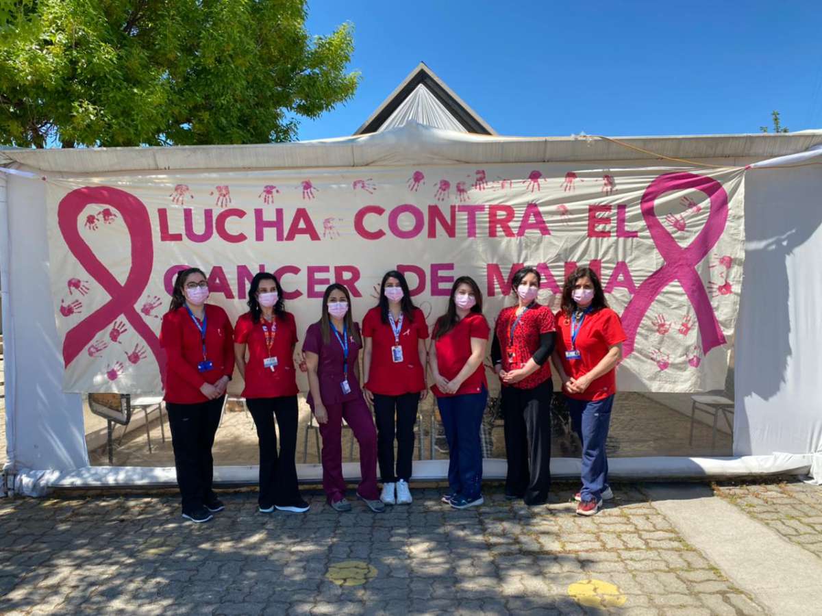 Cesfam Los Volcanes realizó intervención urbana en conmemoración al Mes del Cáncer de Mamas