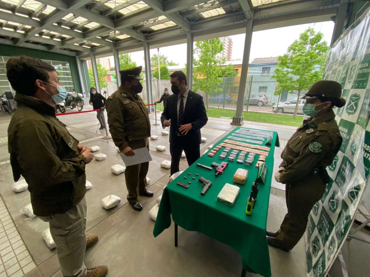 Fiscalía y OS7 de Carabineros incautan 48 kilos de drogas, armas de fuego y más de $7 millones en operativo en Chillán