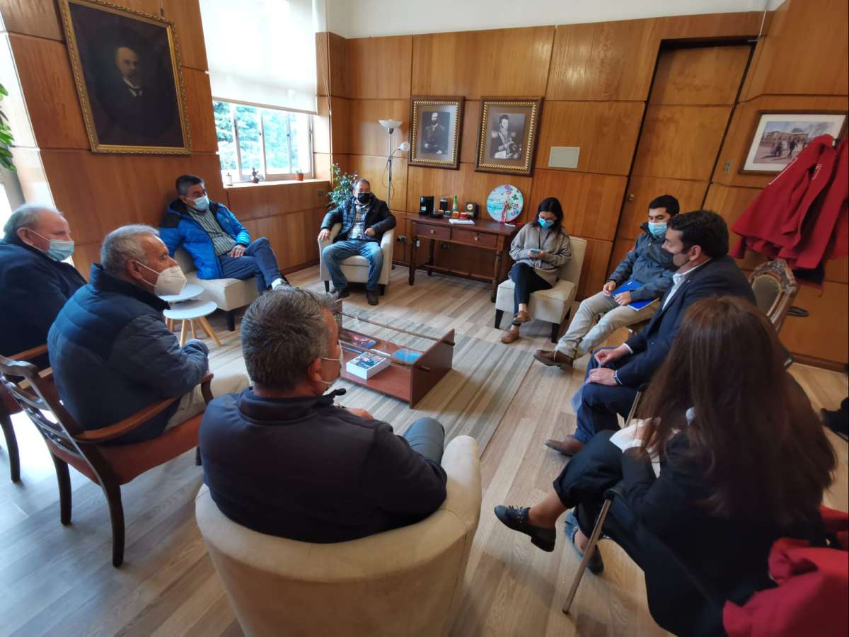Autoridades se reúnen con colectivos para tratar alza de tarifas y extensión horaria de sus servicios