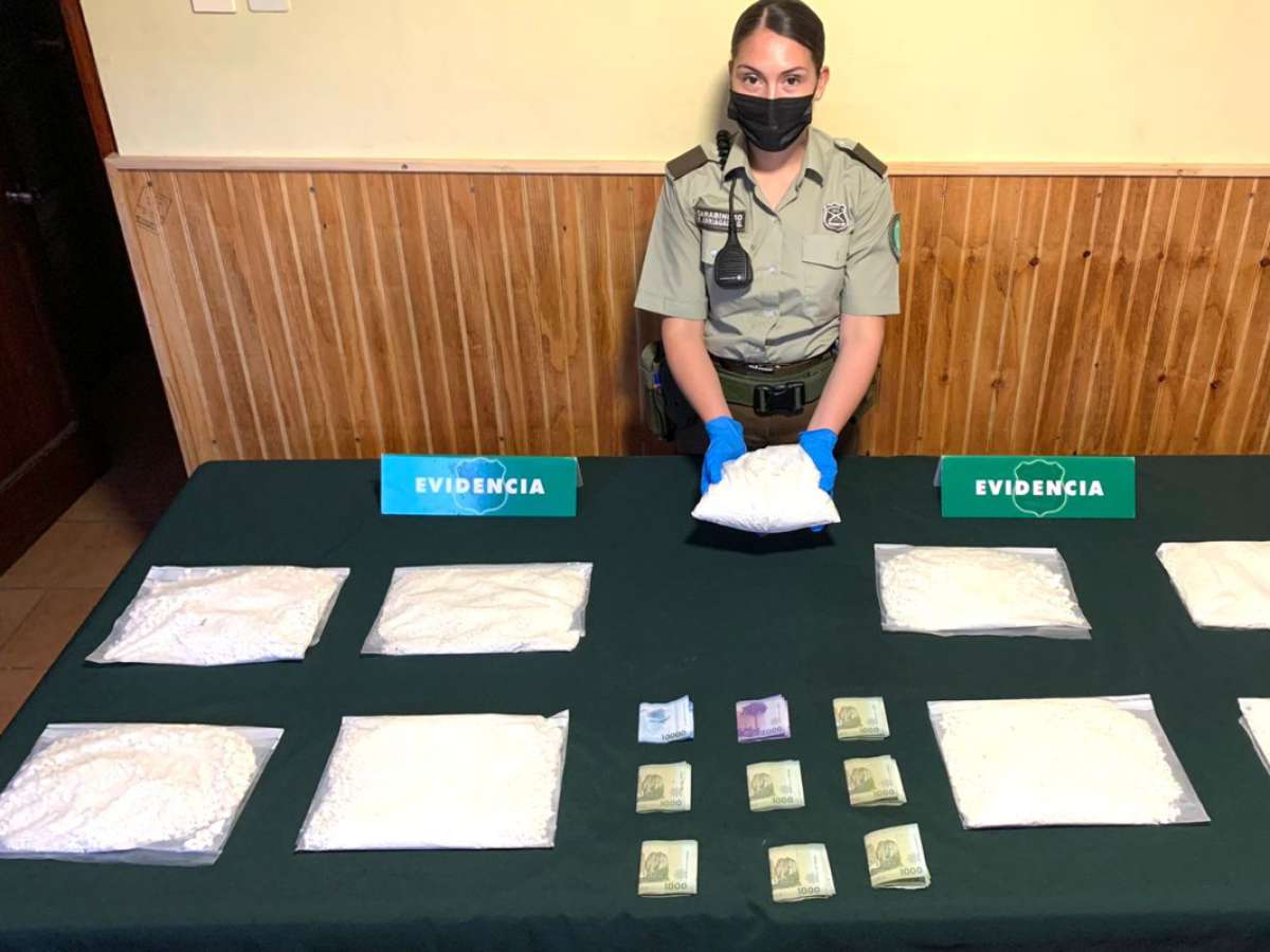 Carabineros del OS7 Ñuble detuvo a pareja que circulaba por la 5 Sur con más de 4 kilos de pasta base de cocaína