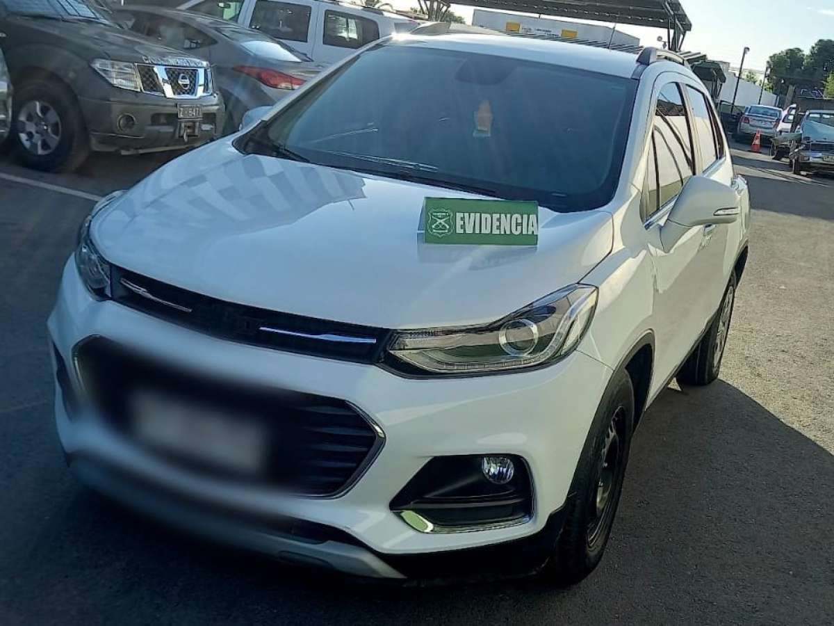 Una mujer detenida: En Chillán Viejo Carabineros recuperó vehículo robado en Santiago