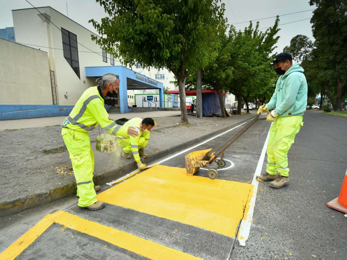 Municipio demarca calzada frente al Hospital Herminda Martin para uso exclusivo de ambulancias en Unidad de Emergencia