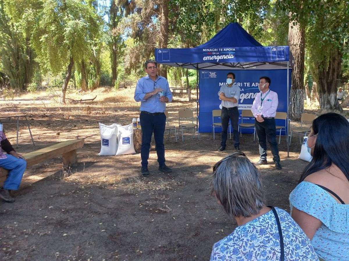 Campesinos de Quillón recibieron ayuda por escasez hídrica.