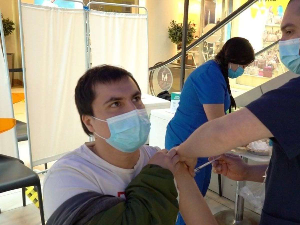 Autoridades instan a vacunarse para evitar bloqueos del Pase de Movilidad