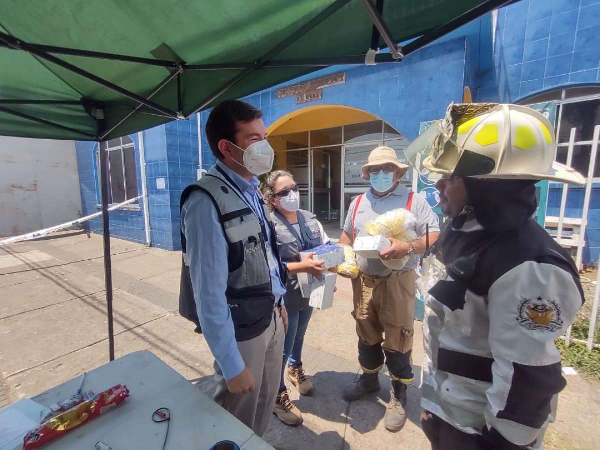 Seremi de Salud inspeccionó establecimiento utilizado como albergue por incendio en Quillón 