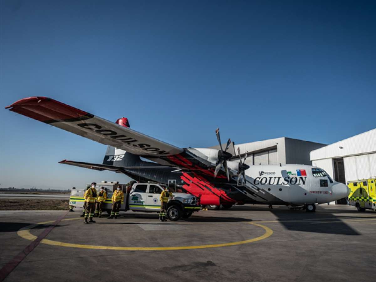 Autoridades disponen avión C-130 para combate de incendio forestal en Quillón