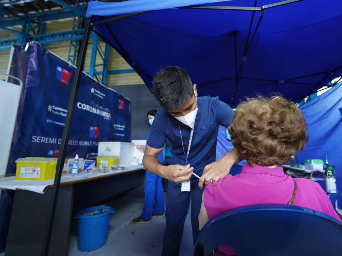 Comenzó vacunación con cuarta dosis para mayores de 55 años
