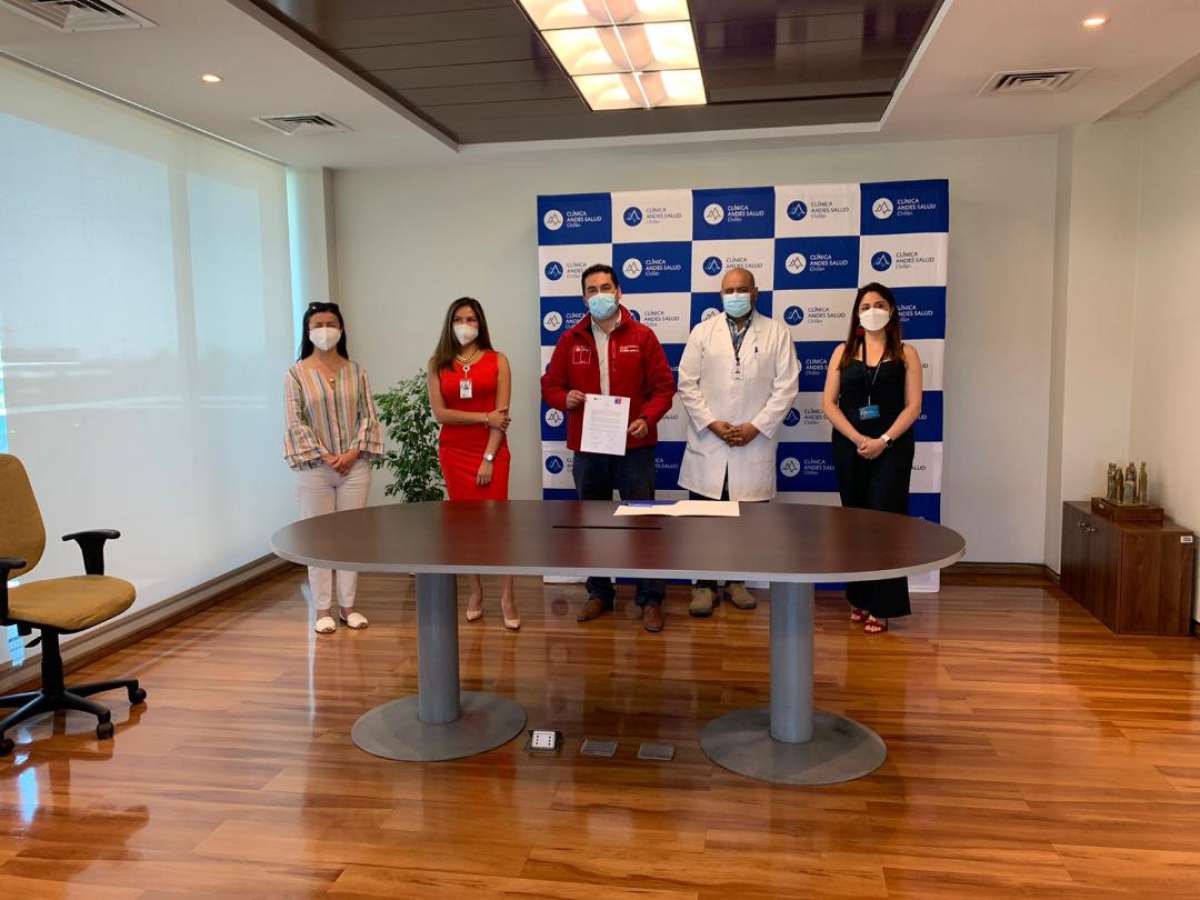 Seremi de Salud Ñuble firma convenio con clínica Andes Salud de Chillán