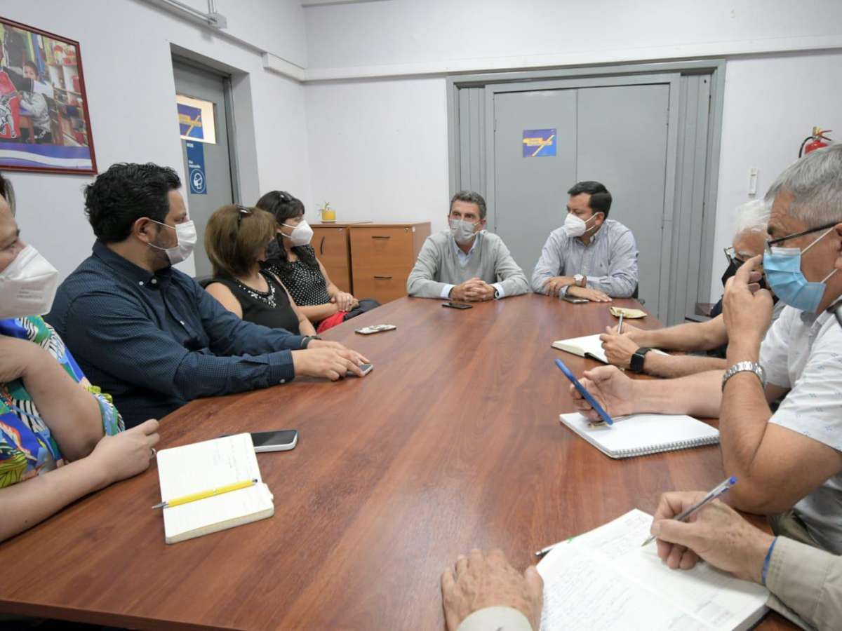 Seremi y alcalde coordinan horarios diferidos de establecimientos educacionales para no provocar congestión vehicular 